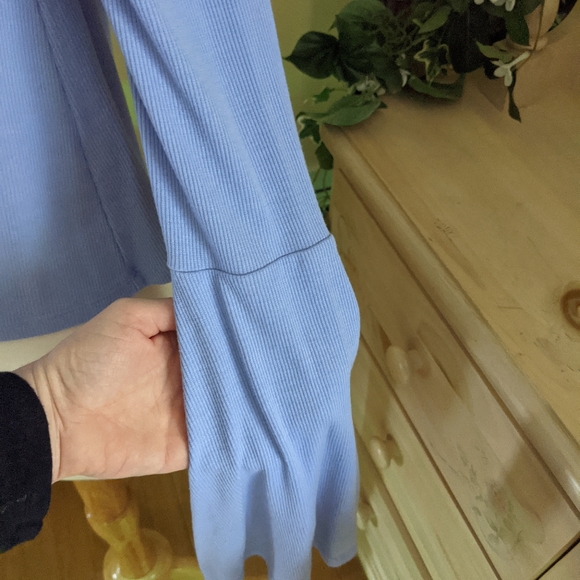 HOLLISTER Bell Sleeve Top - Picture 4 of 4